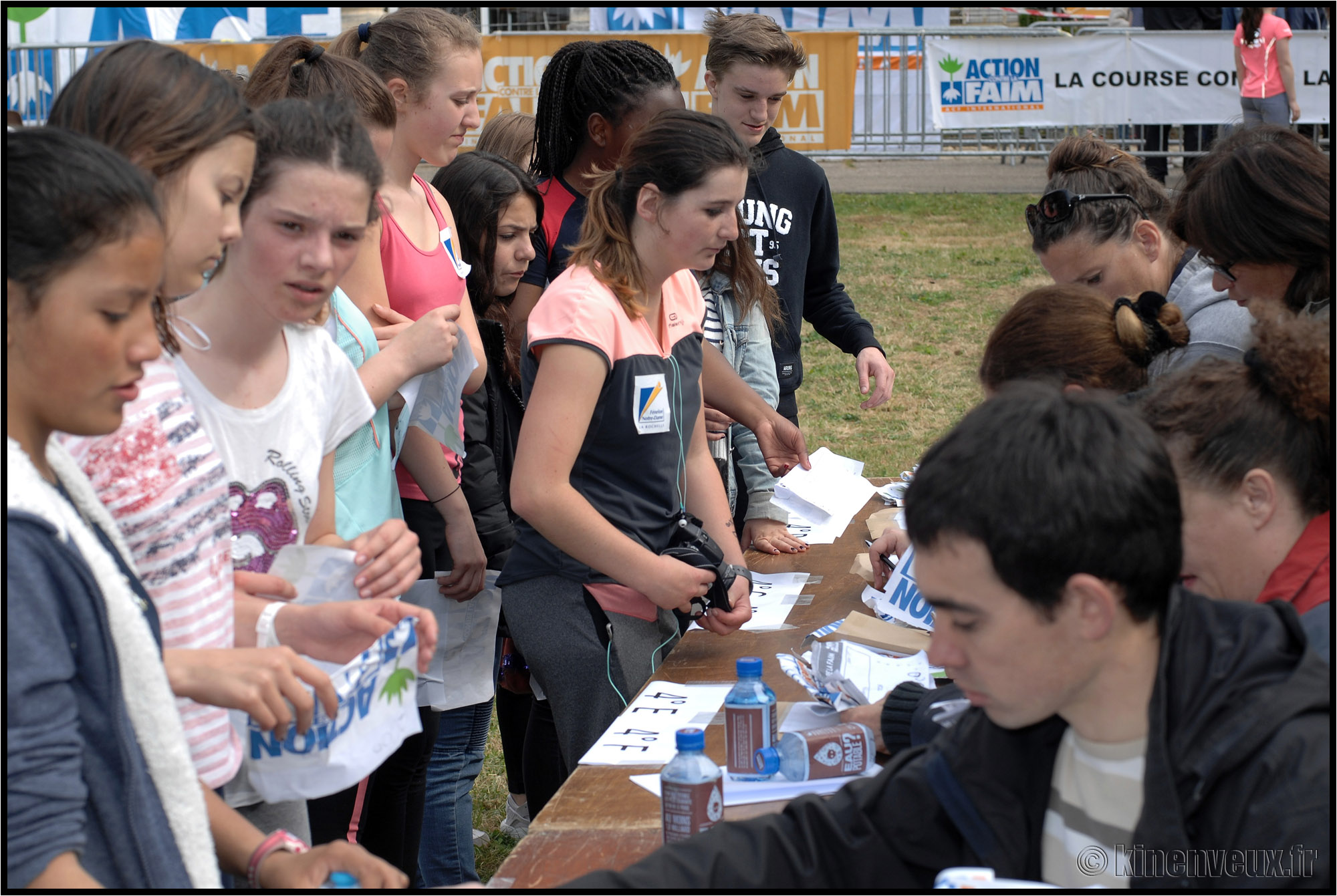 kinenveux_lr2016_19_actioncontrefaim.jpg - Course contre la Faim [ACF La Rochelle] / Collèges Missy et Fénelon - Parc Franck Delmas - 20 Mai 2016