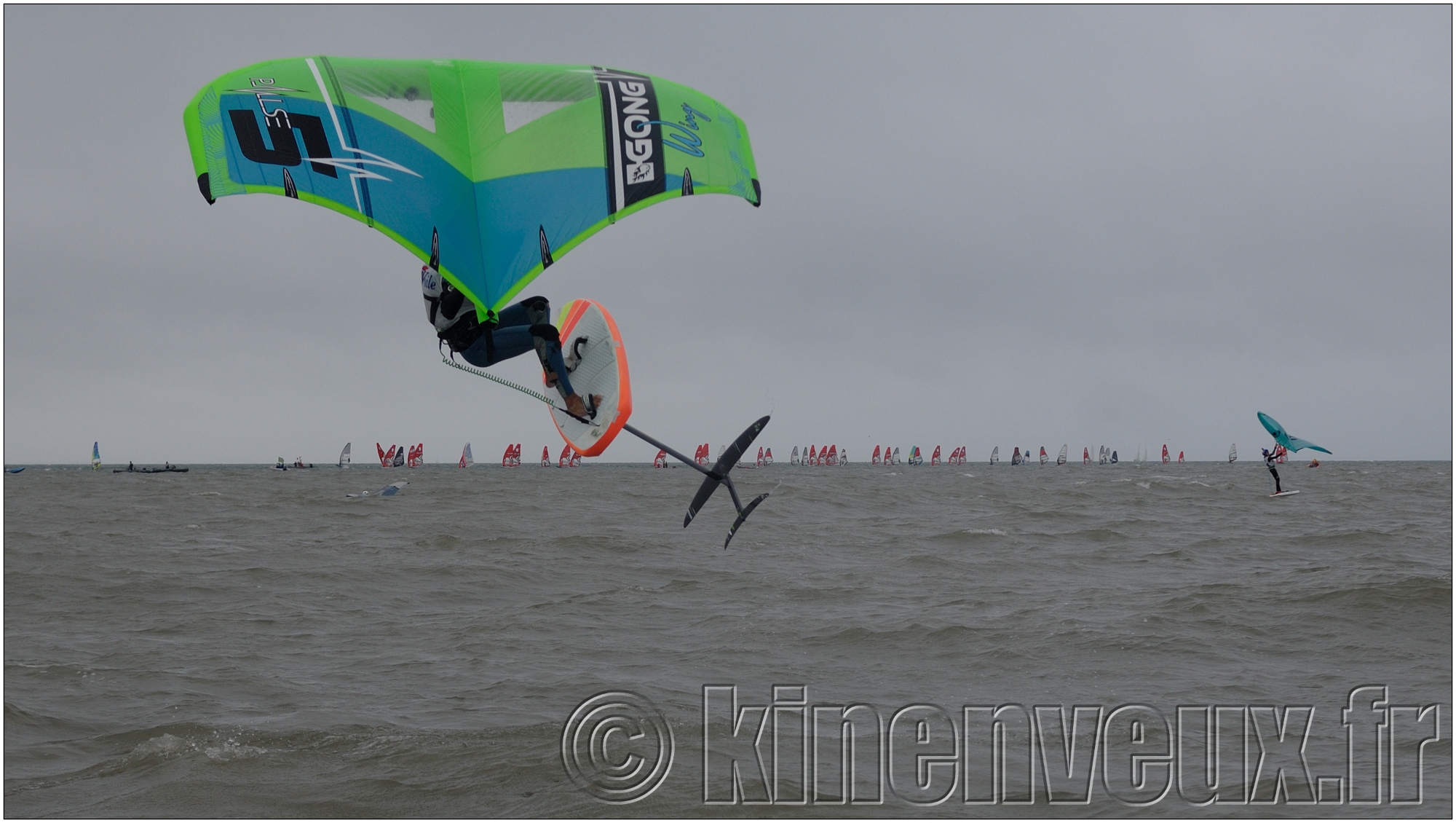 kinenveux_40_NWF2021.jpg - Loic CRESTLEY et la flotte des windfoilers