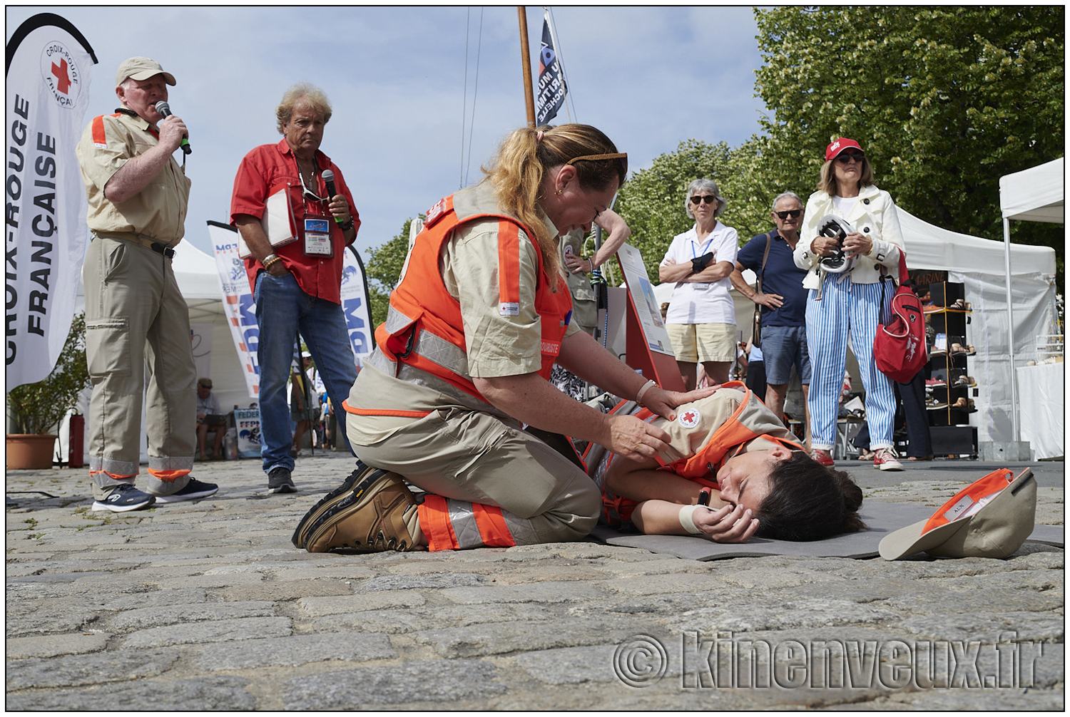 kinenveux_dvx_6227.jpg - Démonstration secourisme de la Croix-Rouge Française