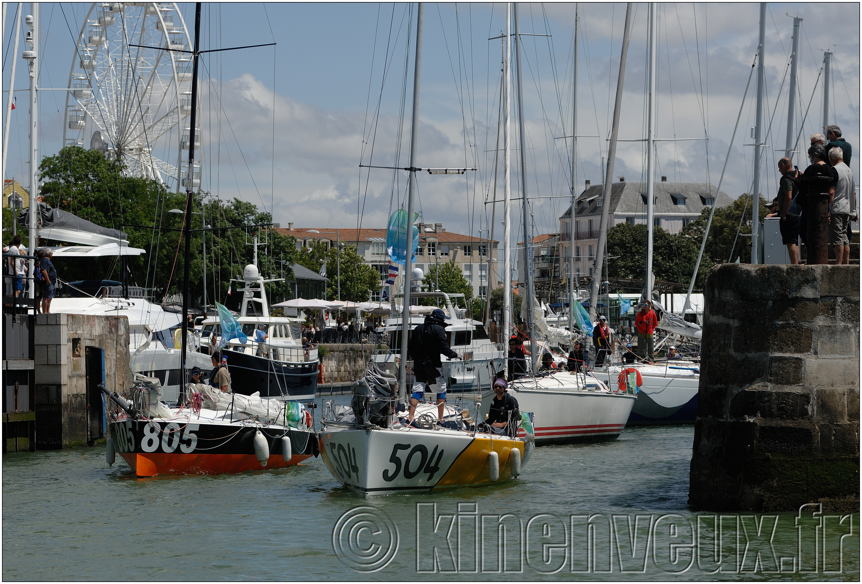 kinenveux_TourVoile17_11.jpg - sortie du bassin des chalutiers de La Rochelle