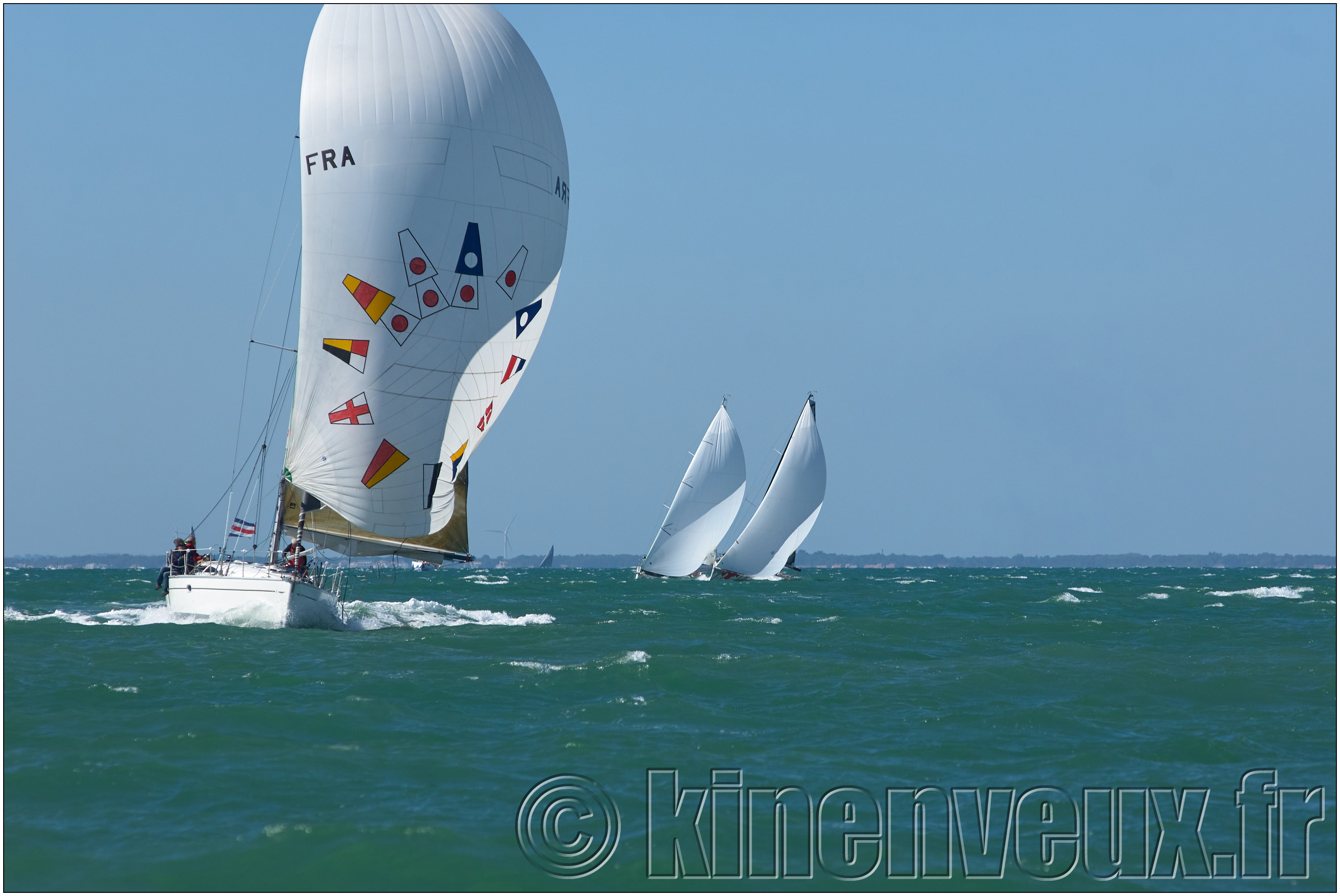 kinenveux_photographie_TourVoile17_026.jpg - en approche de la ligne d'arrivée à St Martin de Ré