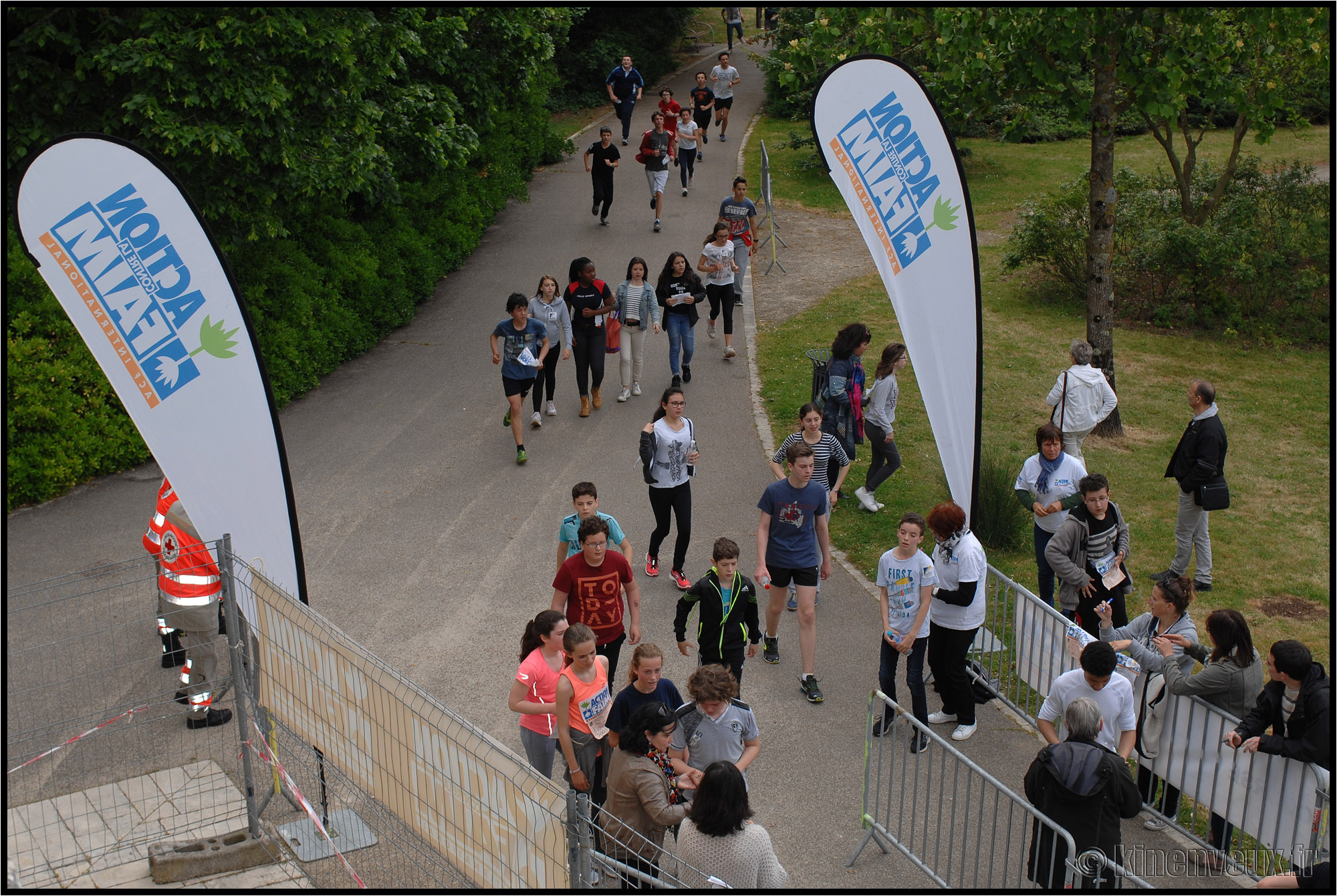 kinenveux_lr2016_15_actioncontrefaim.jpg - Course contre la Faim [ACF La Rochelle] / Collèges Missy et Fénelon - Parc Franck Delmas - 20 Mai 2016