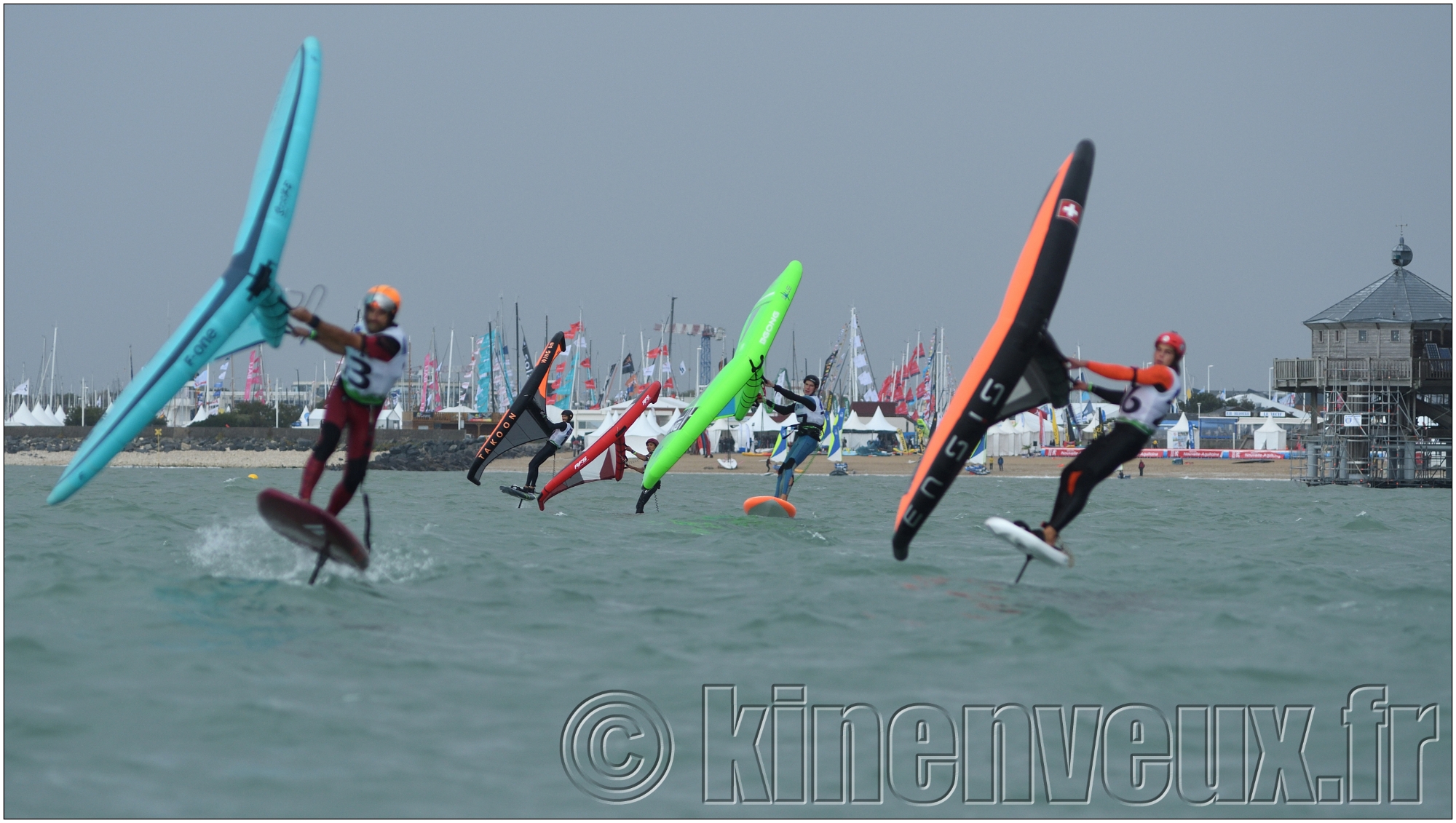 kinenveux_18_NWF2021.jpg - National WindFoil 2021 - les WingFoils devant la plage des Minimes